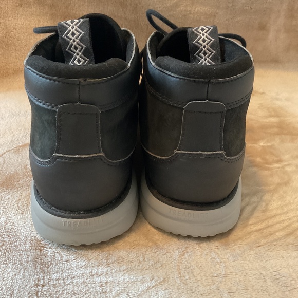 Men’s Ugg shoe - Picture 3 of 4